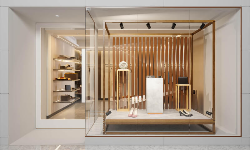 Ein Schaufenster mit einer Holzkonstruktion, um Schuhe und Taschen zu präsentieren.